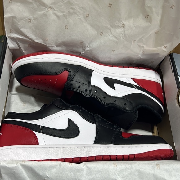 NIB - Men’s Air Jordan 1 Low, White/Black/Varsity Res - Size 13 - Picture 8 of 11